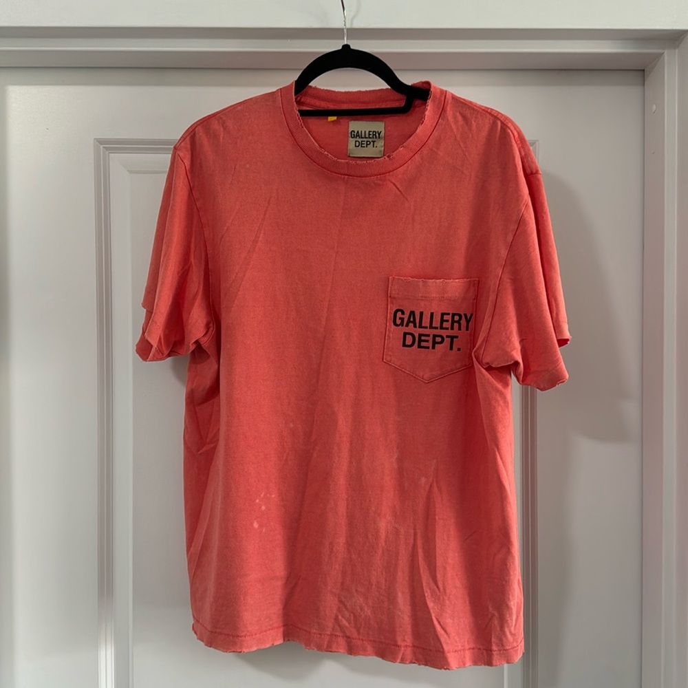 Men’s Medium Gallery Dept. Coral tee shirt.